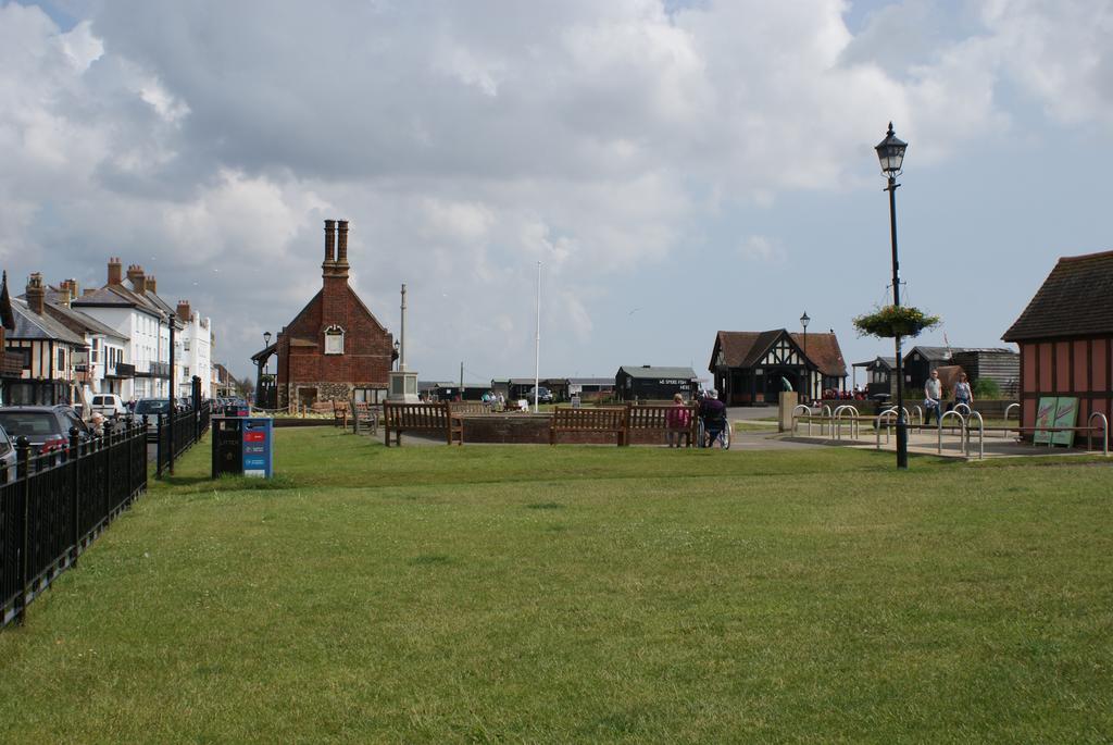 Tirah Guest House Aldeburgh Exterior photo